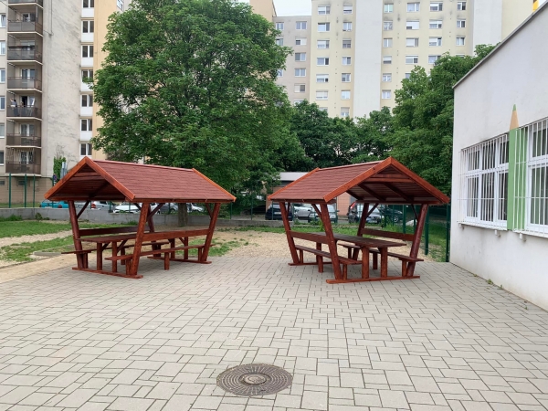 Szépülő, színesedő udvaraink