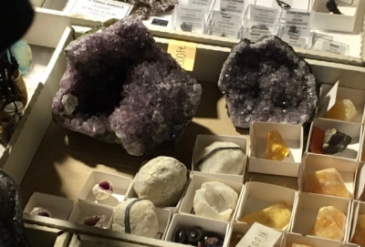 Ásványkiállítás a Vörösmartyban