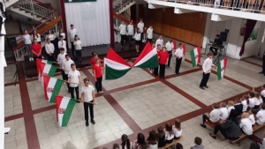 „Hiszek egy Istenben, Hiszek egy hazában, Hiszek Magyarország föltámadásában...”