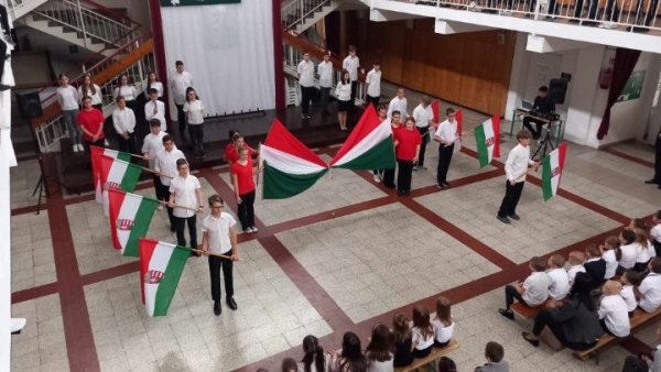 „Hiszek egy Istenben, Hiszek egy hazában, Hiszek Magyarország föltámadásában...”