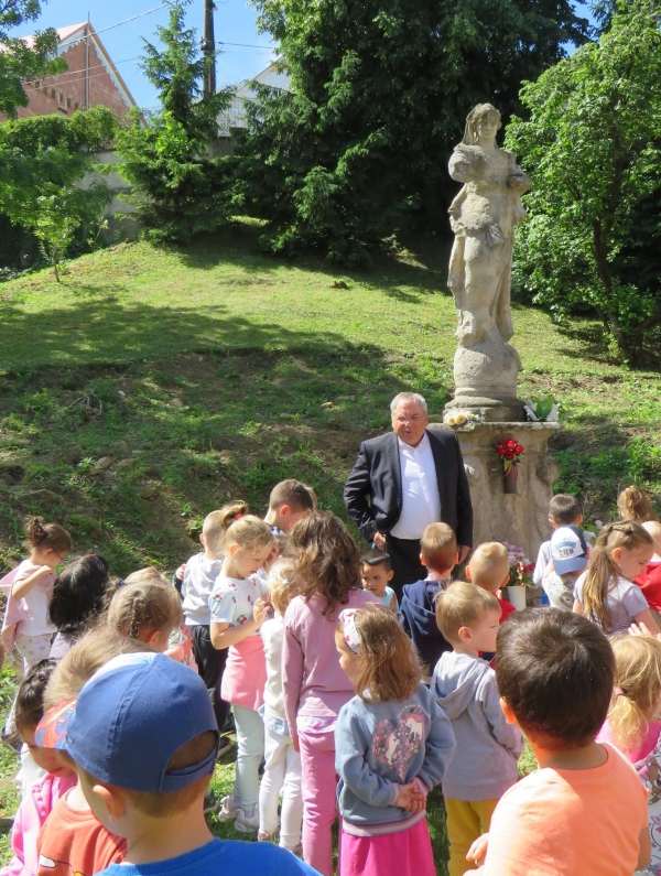 Látogatás a Mária szoborhoz
