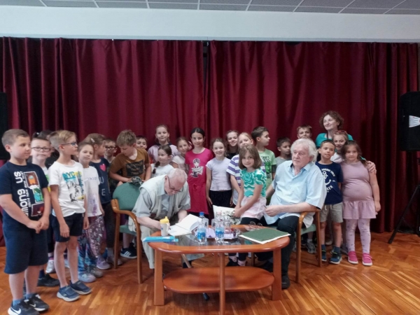 ÁLLAT-TÁR a könyv-tárban