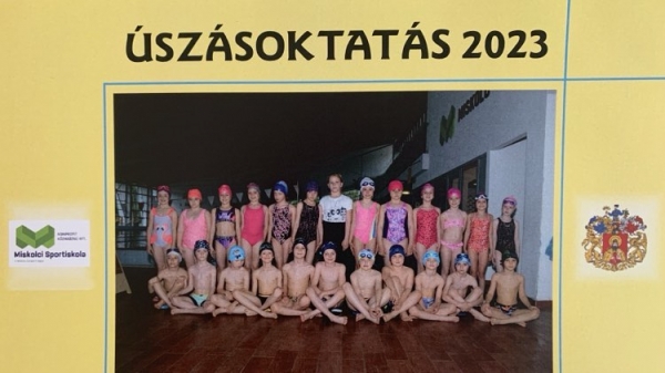 Másodikosaink úszásoktatása