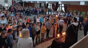 "Isten letöröl a szemükről minden könnyet..."