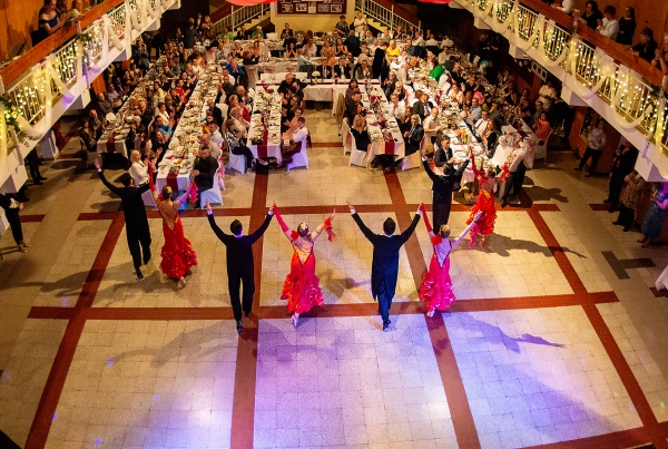 BÁLOZOTT A VÖRÖSMARTY!