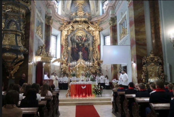 Bérmálkozás a Mindszenti templomban